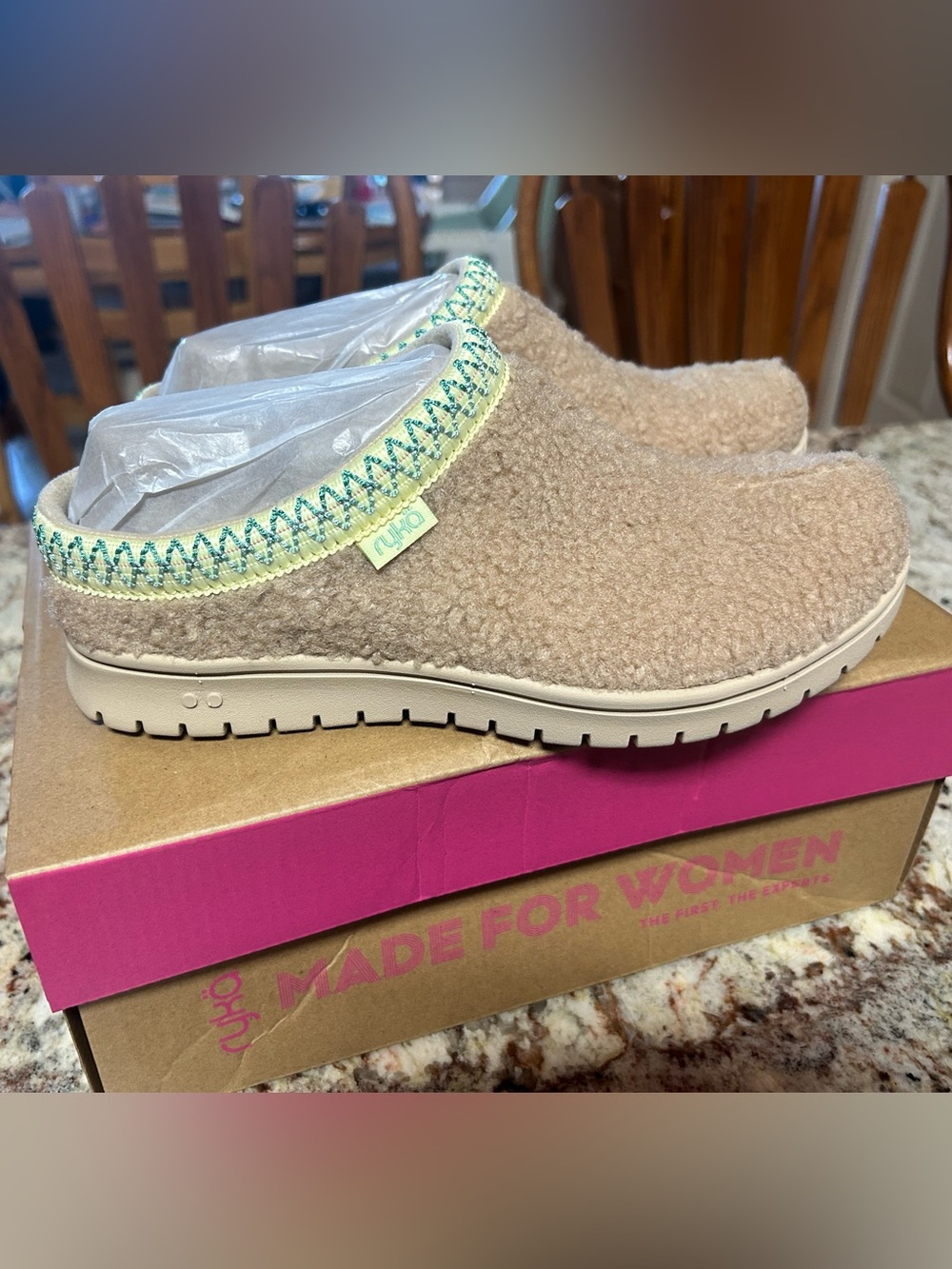 NIB Ryka Stellar Cozy Women's 6W Beige Sherpa Slip-On Clog with Green Trim